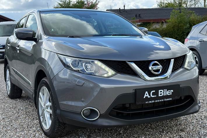 Grøn Nissan Qashqai fra 2014