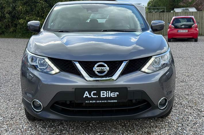 Grøn Nissan Qashqai fra 2014