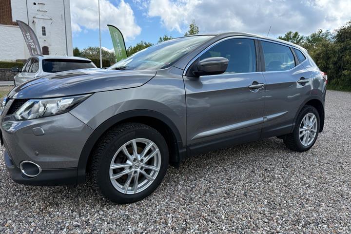 Grå Nissan Qashqai fra 2014