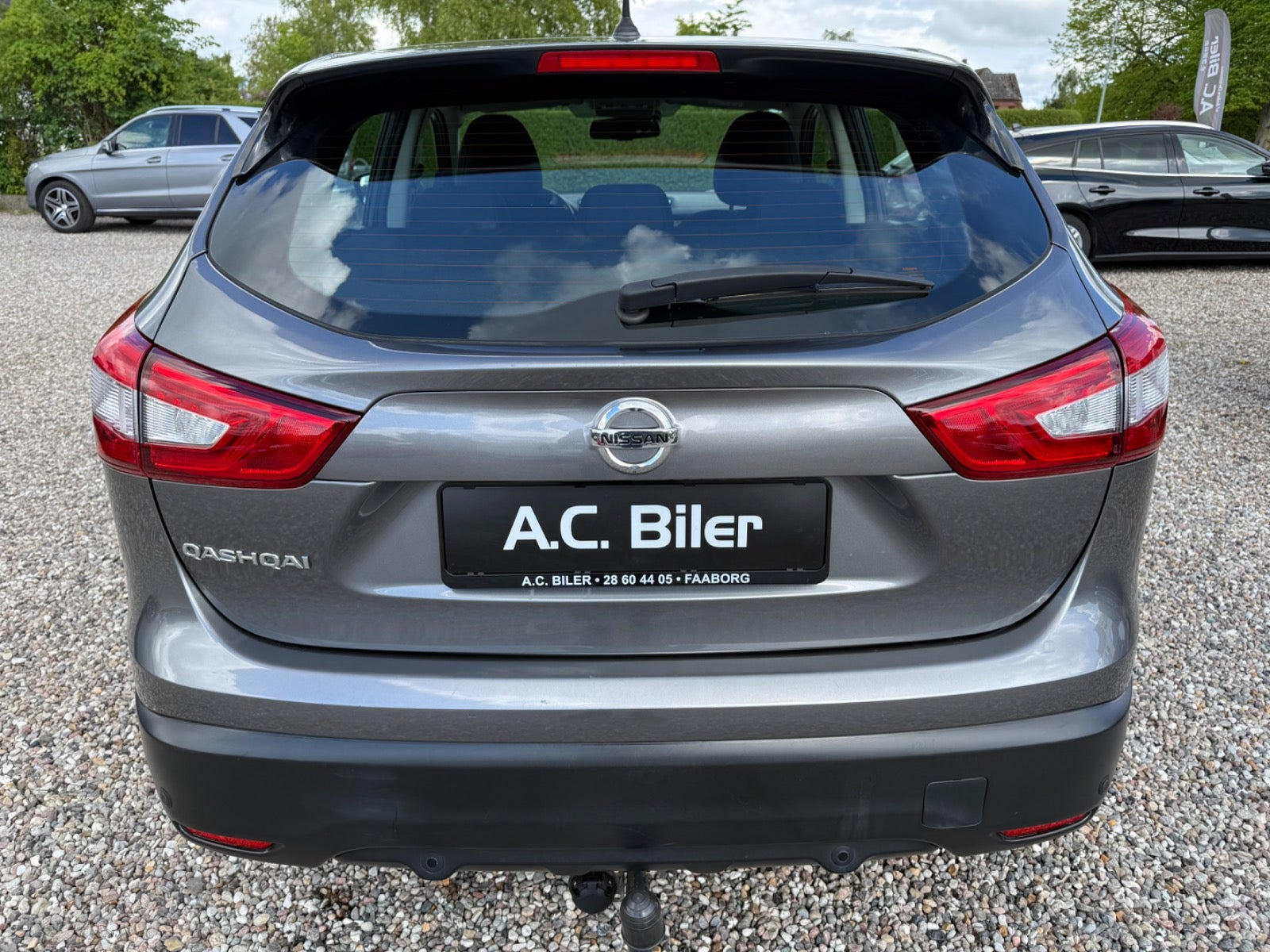 Grå Nissan Qashqai fra 2014