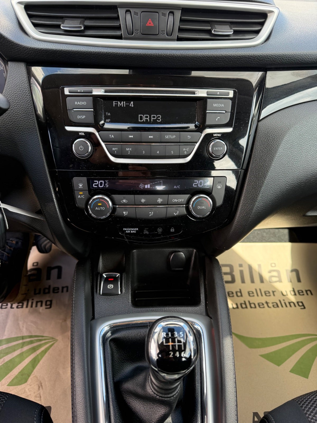 Grå Nissan Qashqai fra 2014
