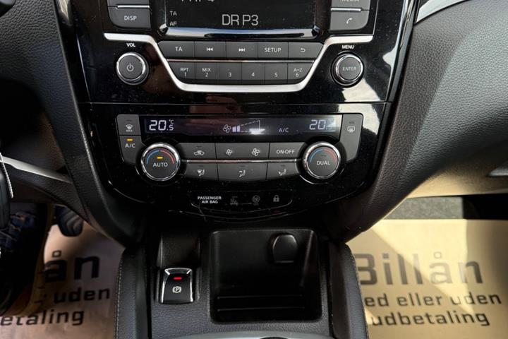 Grå Nissan Qashqai fra 2014