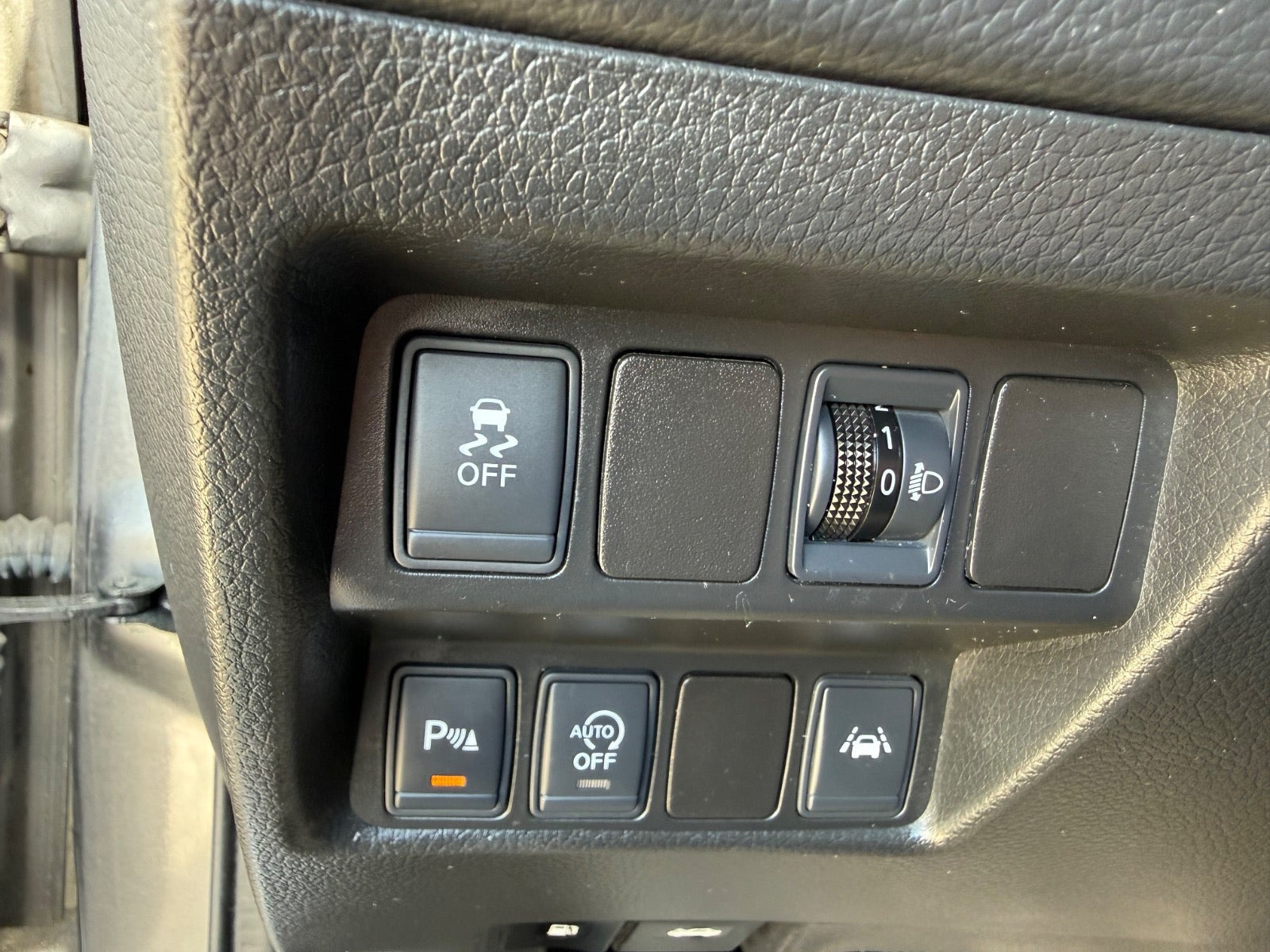 Grå Nissan Qashqai fra 2014