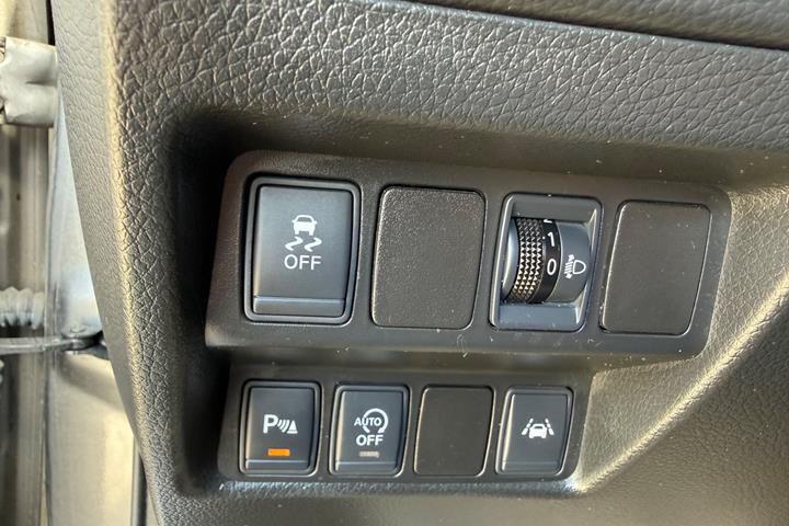 Grå Nissan Qashqai fra 2014