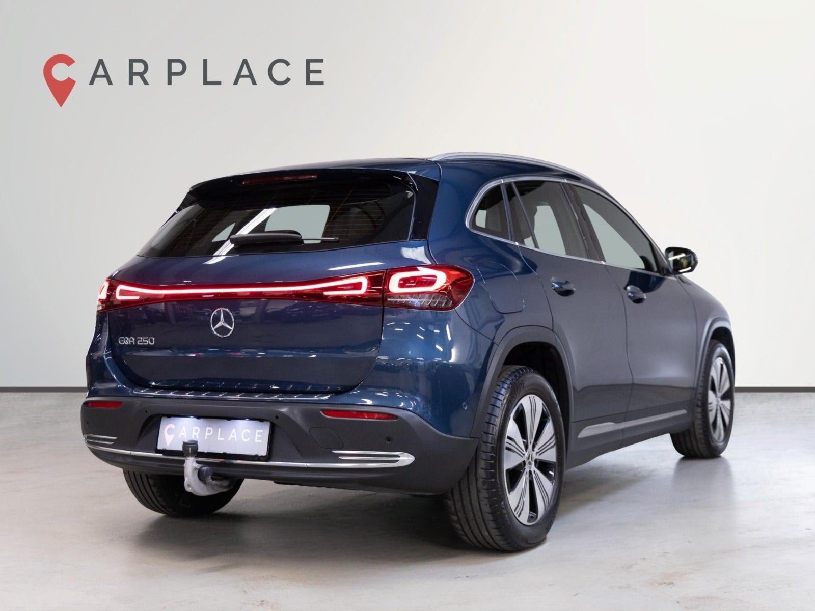 Blå Mercedes EQA250 fra 2022