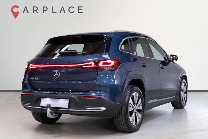 Blå Mercedes EQA250 fra 2022