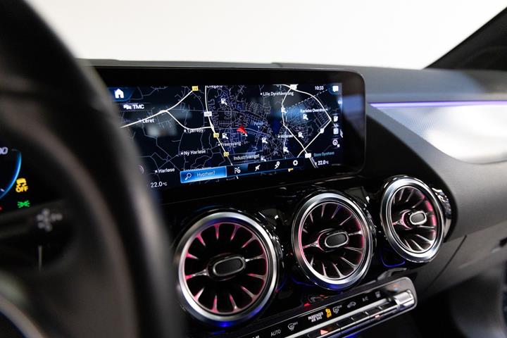 Blå Mercedes EQA250 fra 2022