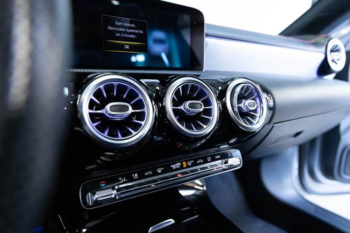 Grå Mercedes CLA200 fra 2020