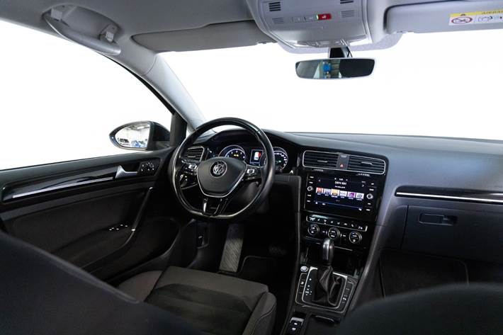 Sort VW Golf VII fra 2020