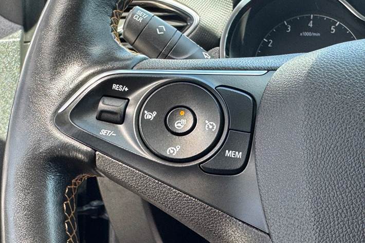 Blå Opel Crossland X fra 2019