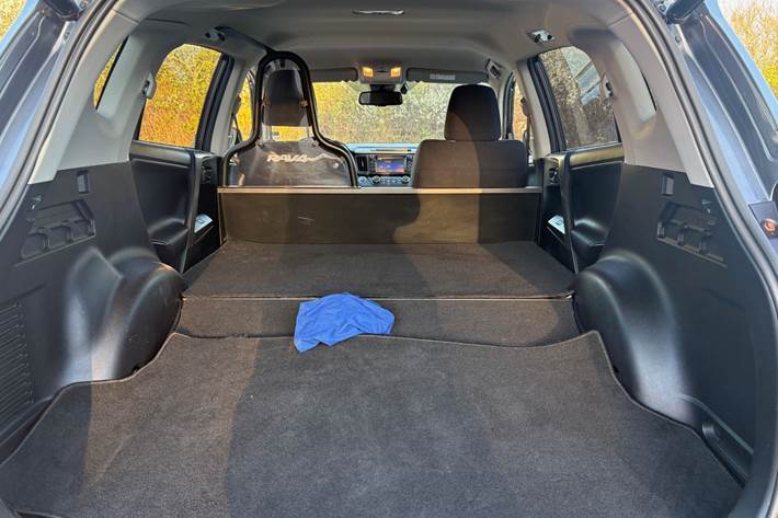 Sort Toyota RAV4 fra 2017