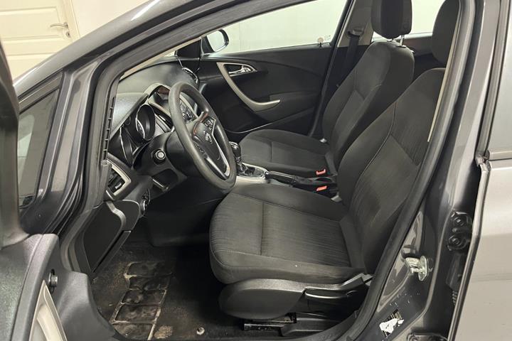 Grå Opel Astra fra 2011