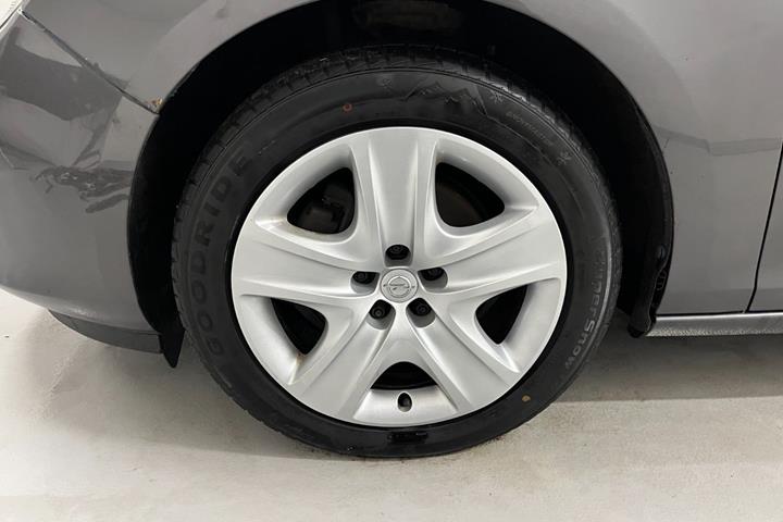 Grå Opel Astra fra 2011
