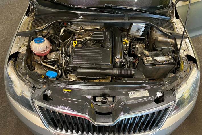 Beige Skoda Rapid fra 2017