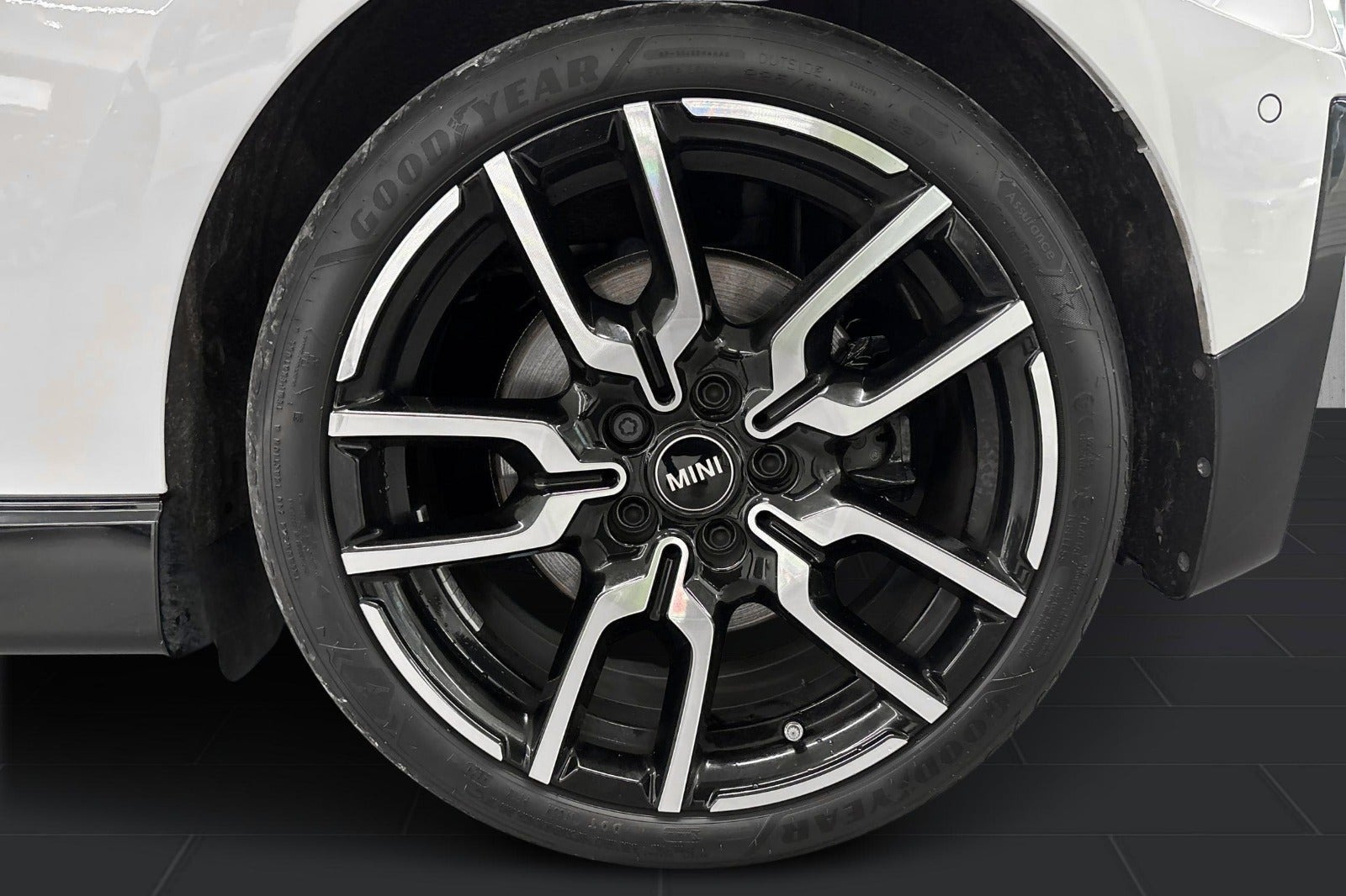 Hvid Mini Cooper SE fra 2025