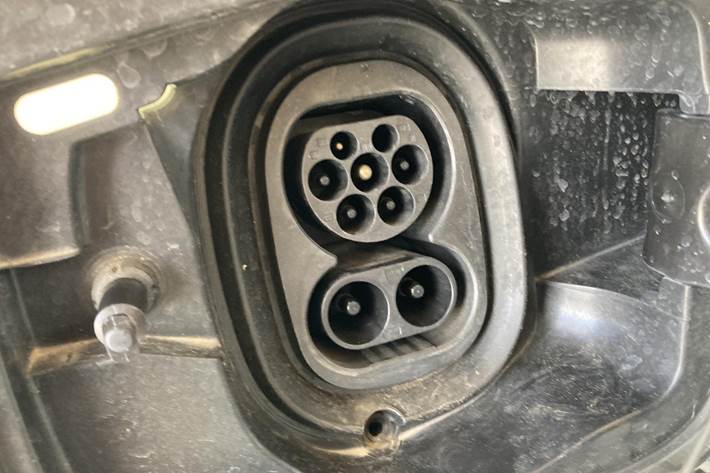 Grå Skoda Enyaq fra 2021
