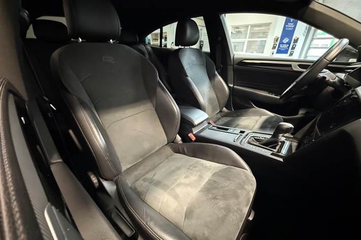 Grå VW Arteon fra 2023