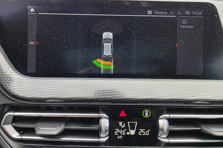 Hvid BMW 118d fra 2021