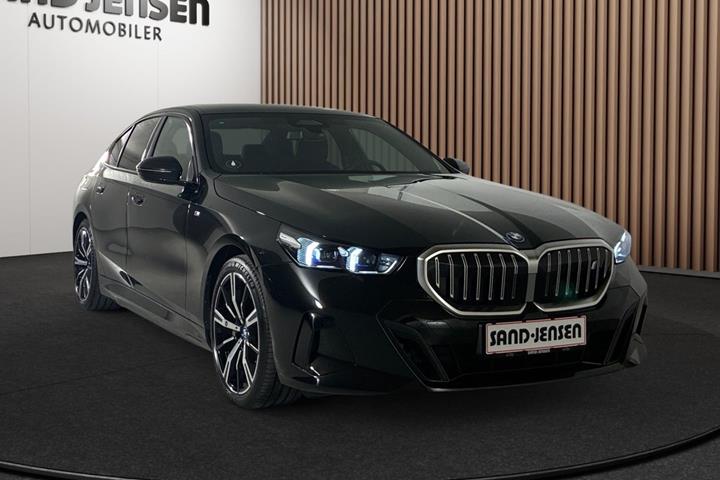 Sort BMW i5 fra 2025