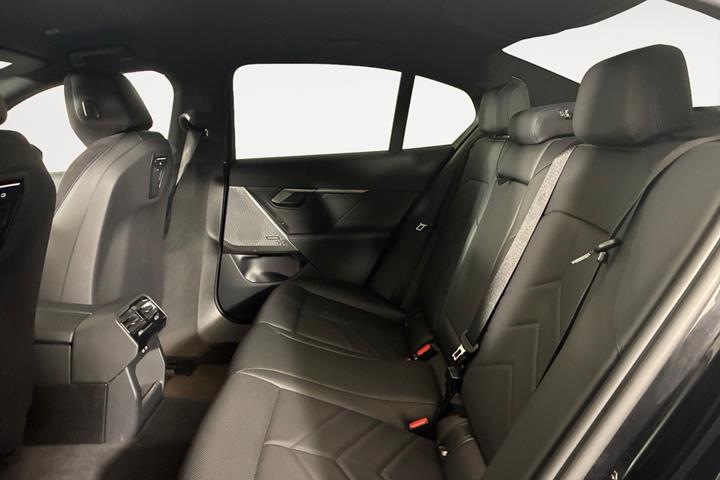 Sort BMW i5 fra 2025