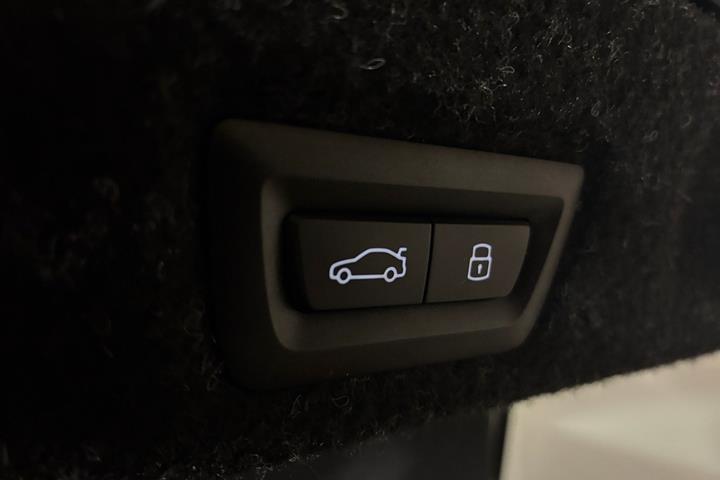 Sort BMW i5 fra 2025
