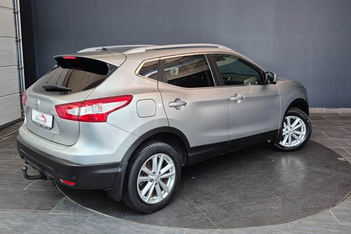Grå Nissan Qashqai fra 2016