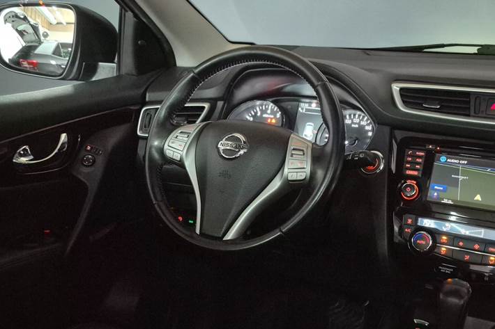 Grå Nissan Qashqai fra 2016