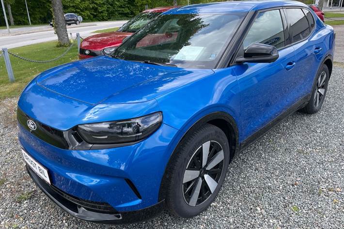 Blå Ford Capri fra 2025