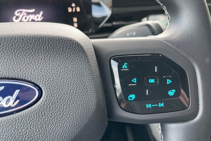 Blå Ford Capri fra 2025