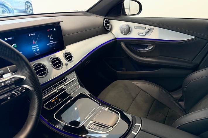 Grå Mercedes E300 de fra 2023