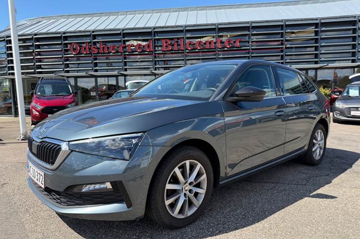 Grå Skoda Scala fra 2021