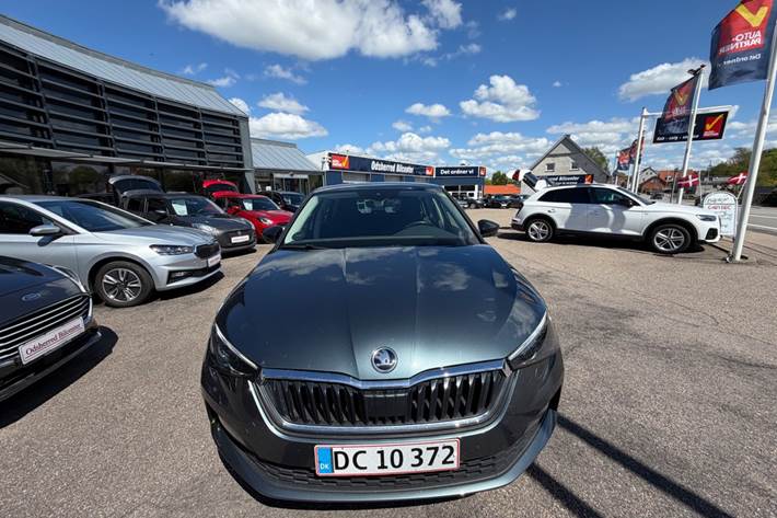 Grå Skoda Scala fra 2021