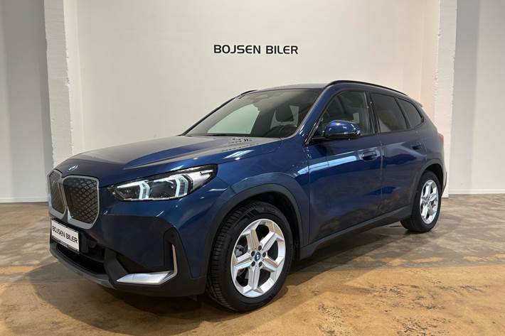 Blå BMW iX1 fra 2024