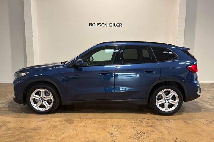 Blå BMW iX1 fra 2024