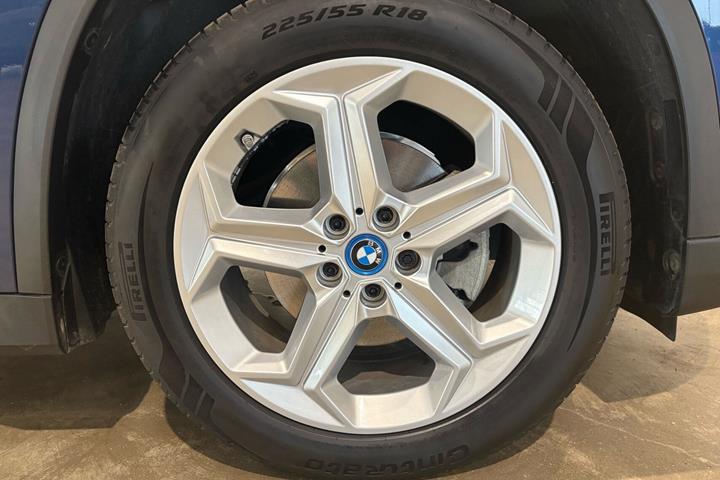 Blå BMW iX1 fra 2024