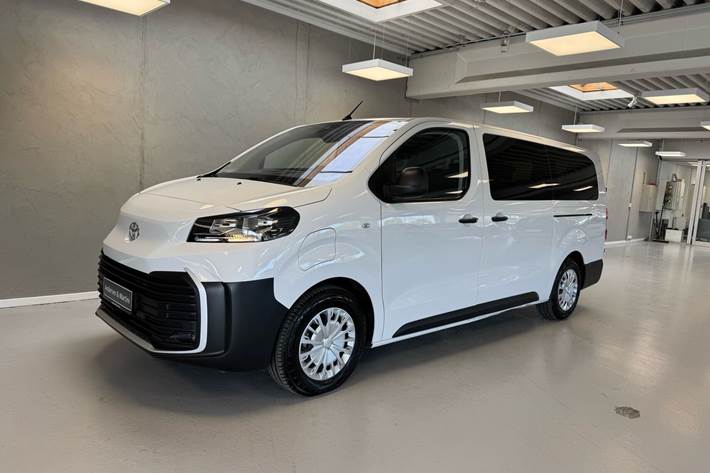 Hvid Toyota Proace Verso Electric fra 2024