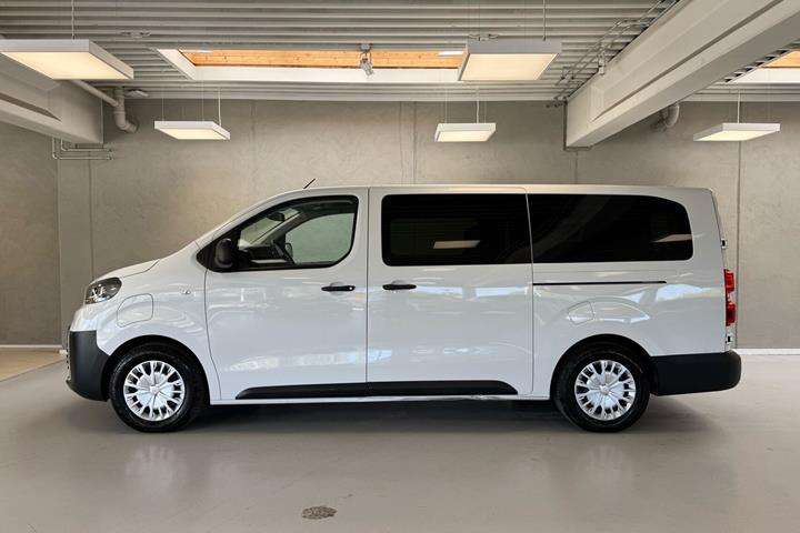 Hvid Toyota Proace Verso Electric fra 2024
