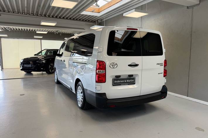 Hvid Toyota Proace Verso Electric fra 2024