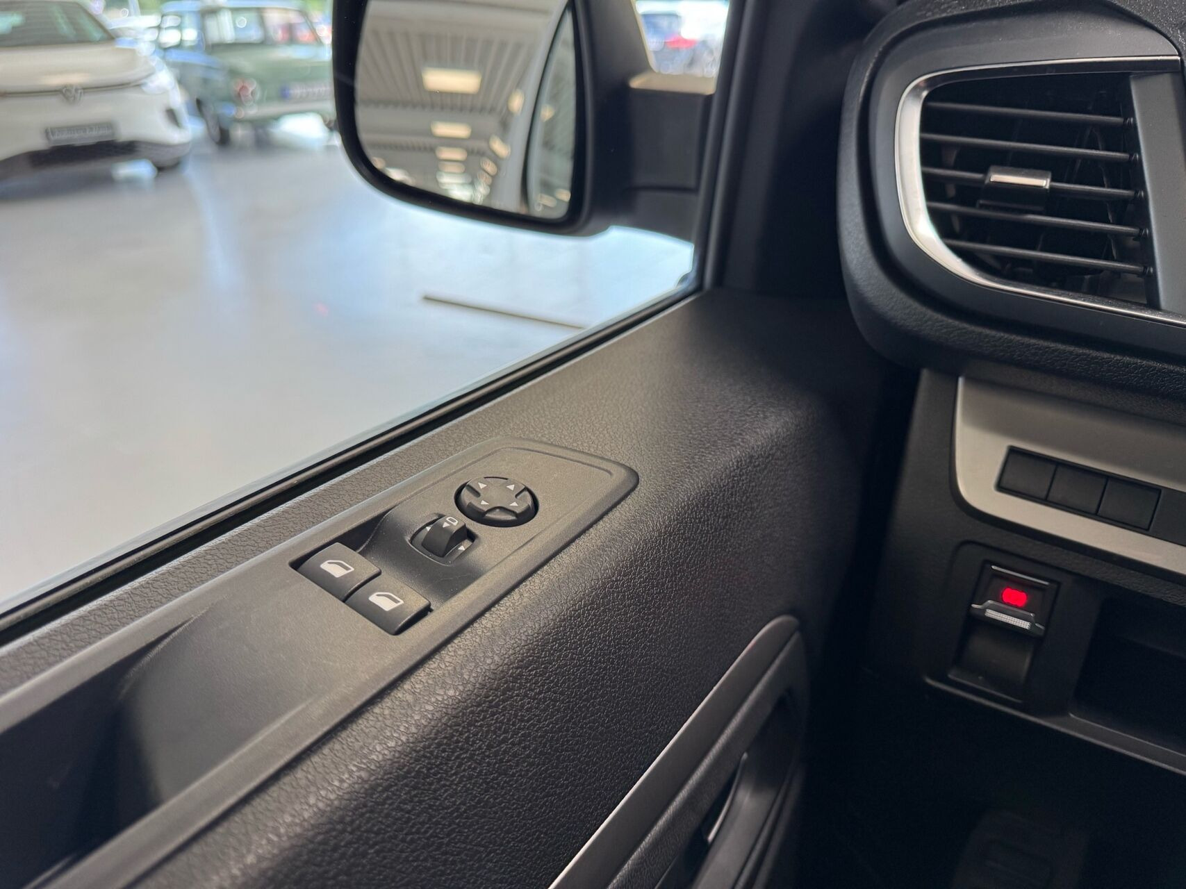Hvid Toyota Proace Verso Electric fra 2024