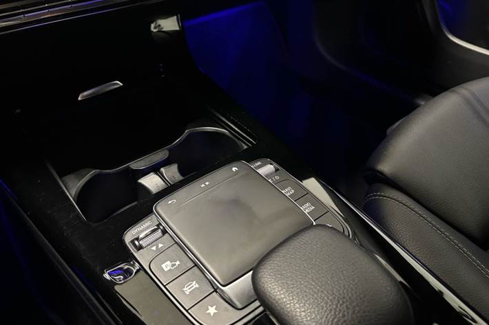 Grå Mercedes CLA250 e fra 2020