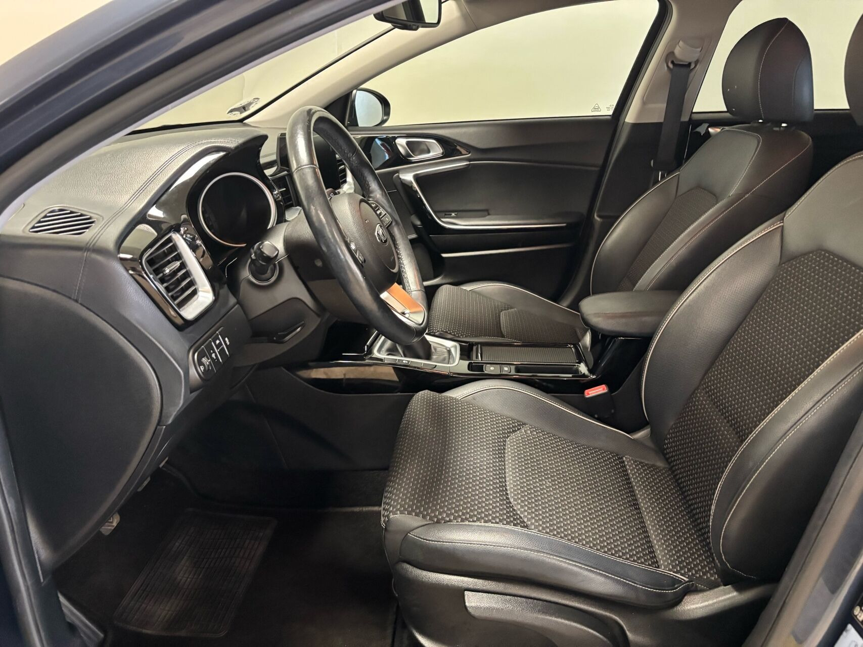Blå Kia Ceed fra 2019