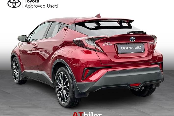 Rød Toyota C-HR fra 2018