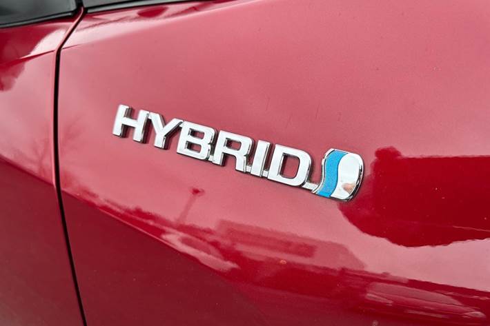 Rød Toyota C-HR fra 2018
