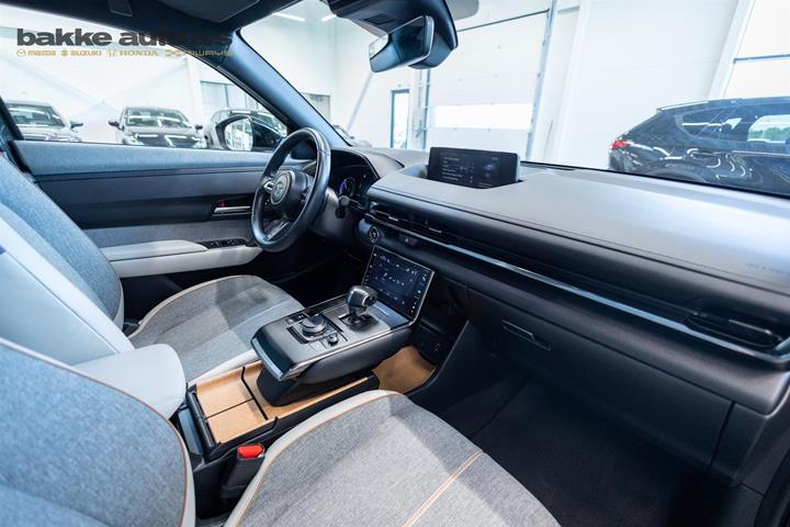 Grå Mazda MX-30 fra 2025