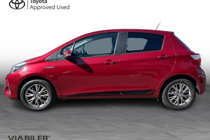 Rød Toyota Yaris fra 2018