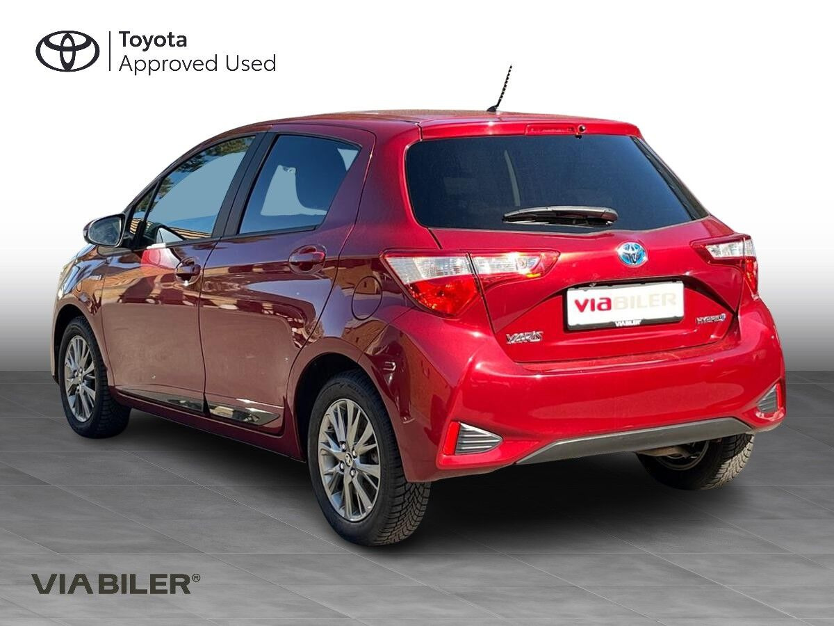 Rød Toyota Yaris fra 2018