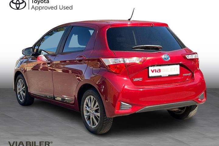Rød Toyota Yaris fra 2018