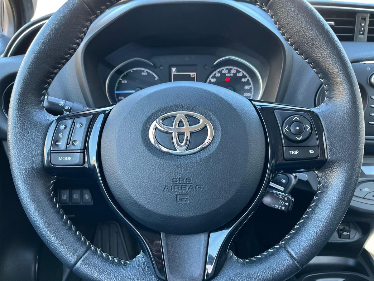 Rød Toyota Yaris fra 2018