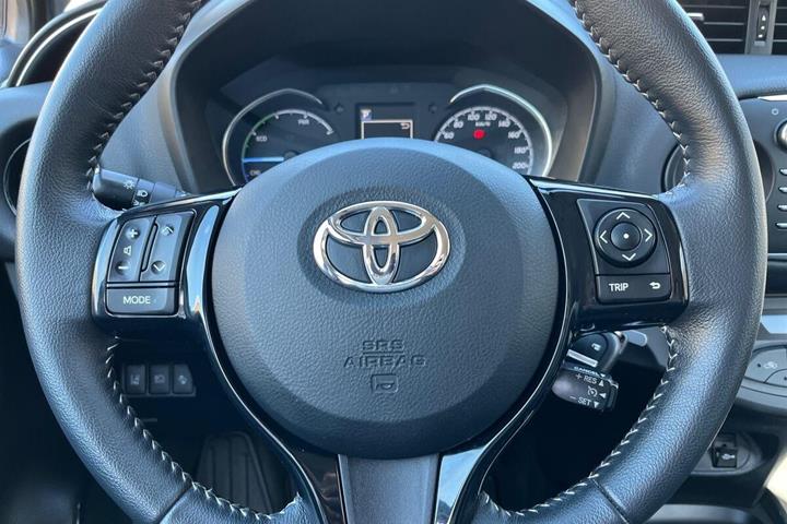 Rød Toyota Yaris fra 2018