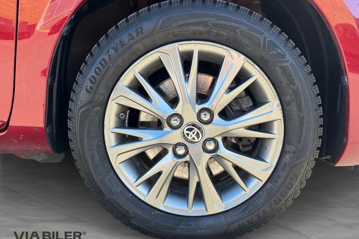 Rød Toyota Yaris fra 2018